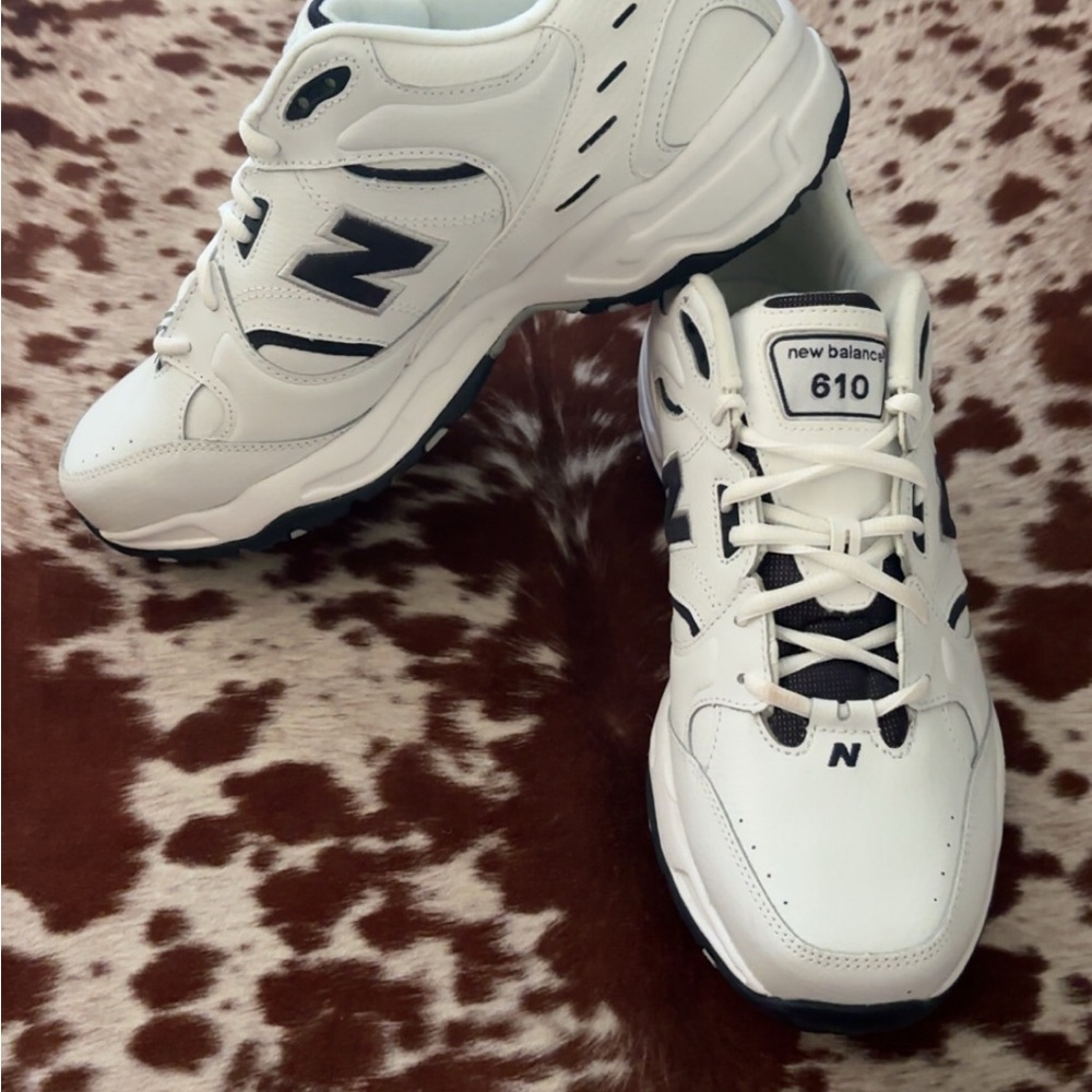 New Balance 610 Men's White and Navy Athletic Sneakers BRAND NEW WITHOUT BOX